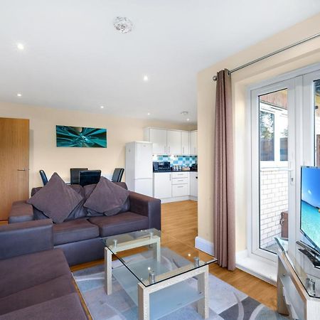London Heathrow Living Serviced Apartments By Ferndale ستانويل المظهر الخارجي الصورة