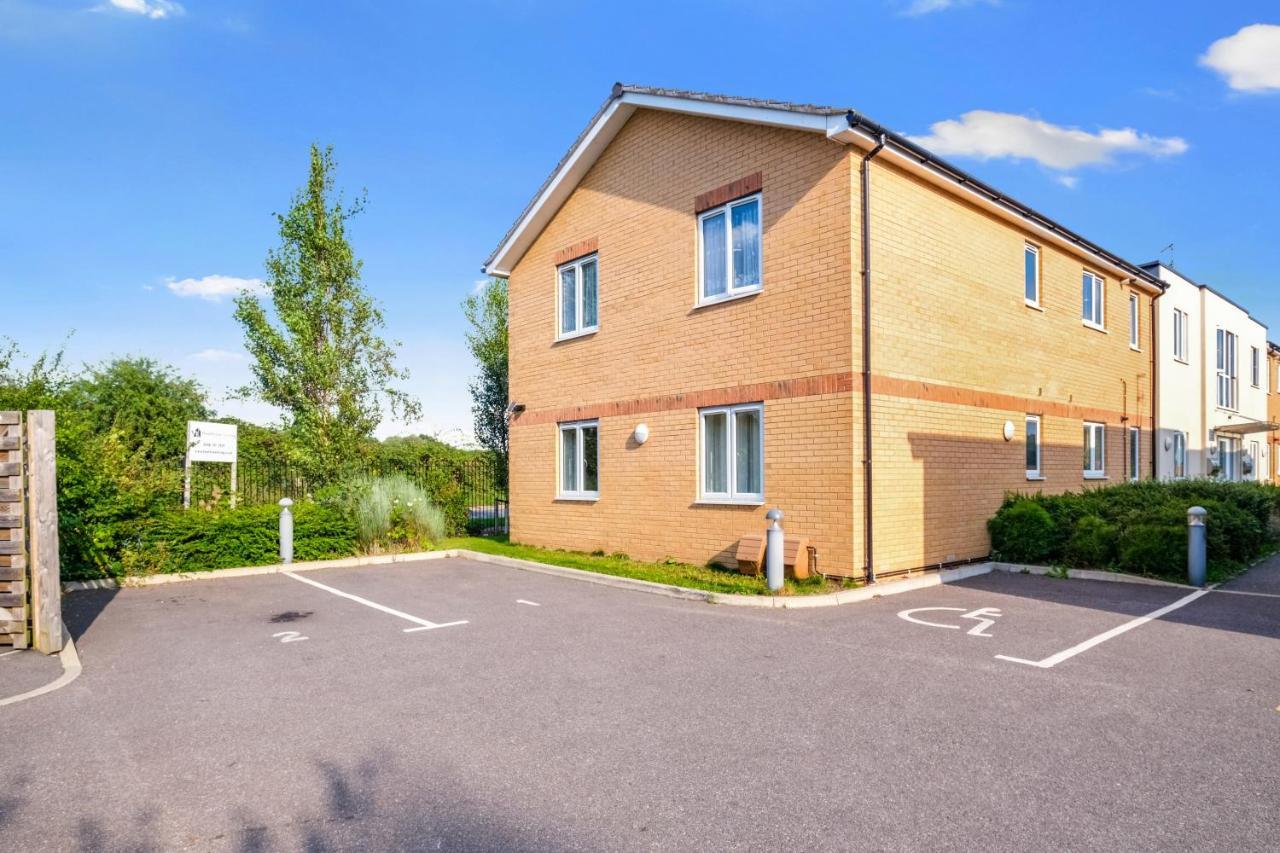 London Heathrow Living Serviced Apartments By Ferndale ستانويل المظهر الخارجي الصورة