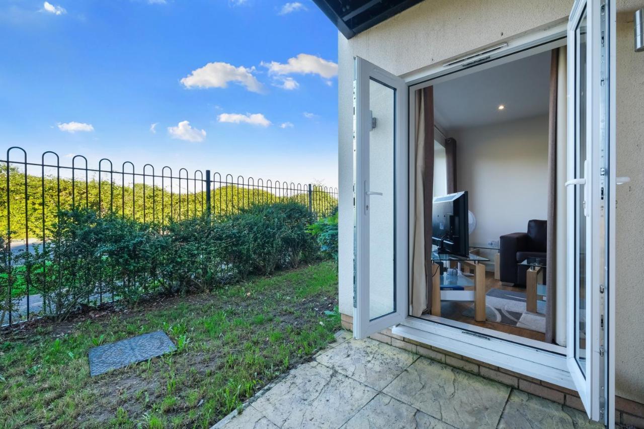 London Heathrow Living Serviced Apartments By Ferndale ستانويل المظهر الخارجي الصورة