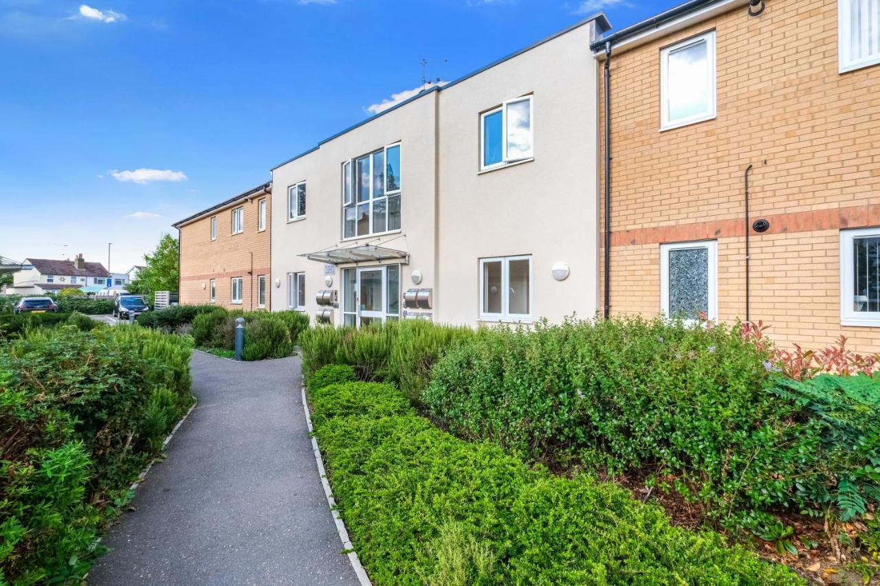 London Heathrow Living Serviced Apartments By Ferndale ستانويل المظهر الخارجي الصورة