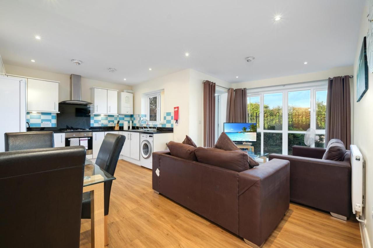 London Heathrow Living Serviced Apartments By Ferndale ستانويل المظهر الخارجي الصورة