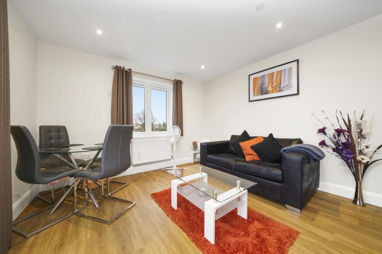 London Heathrow Living Serviced Apartments By Ferndale ستانويل المظهر الخارجي الصورة