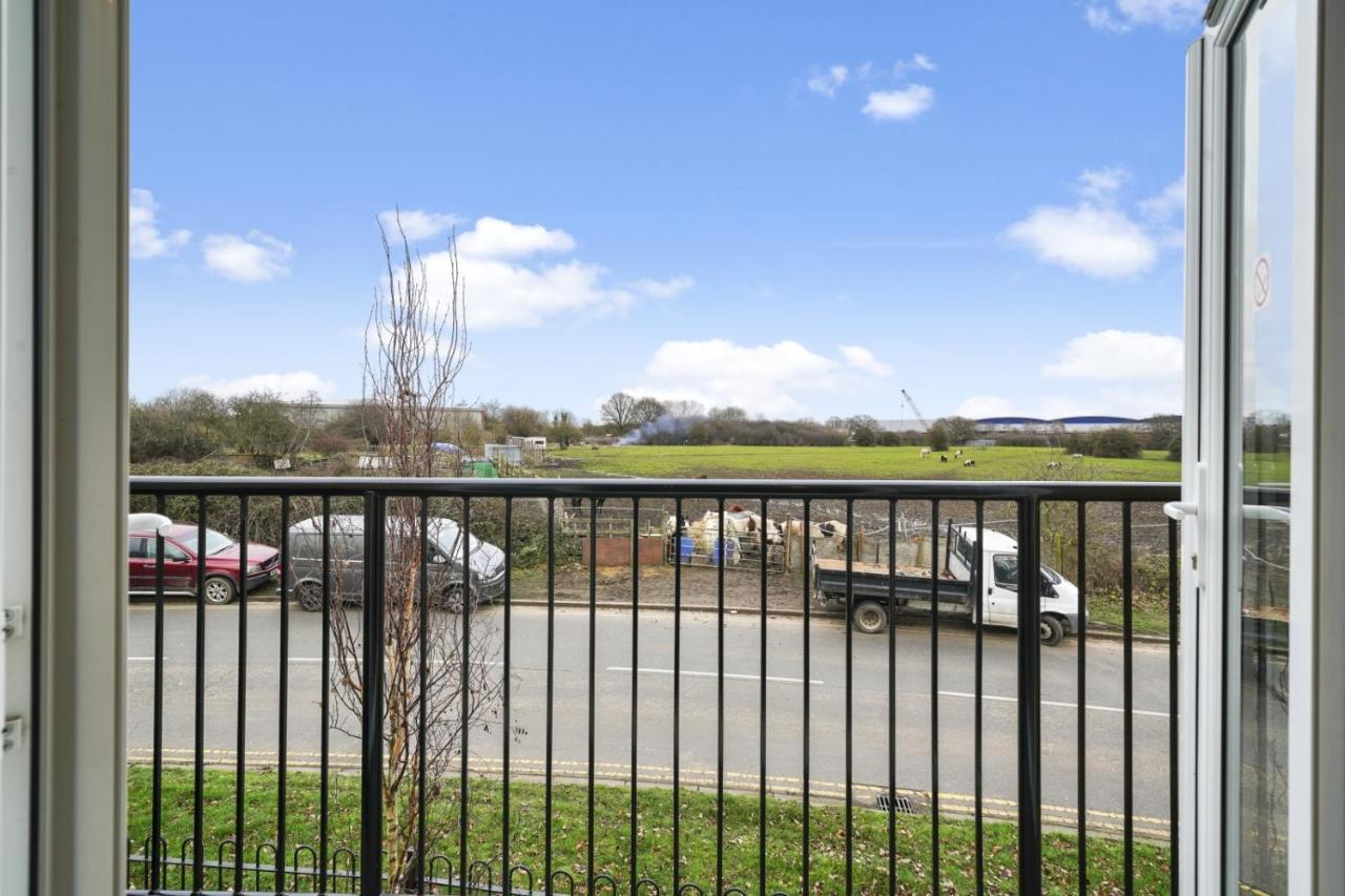 London Heathrow Living Serviced Apartments By Ferndale ستانويل المظهر الخارجي الصورة