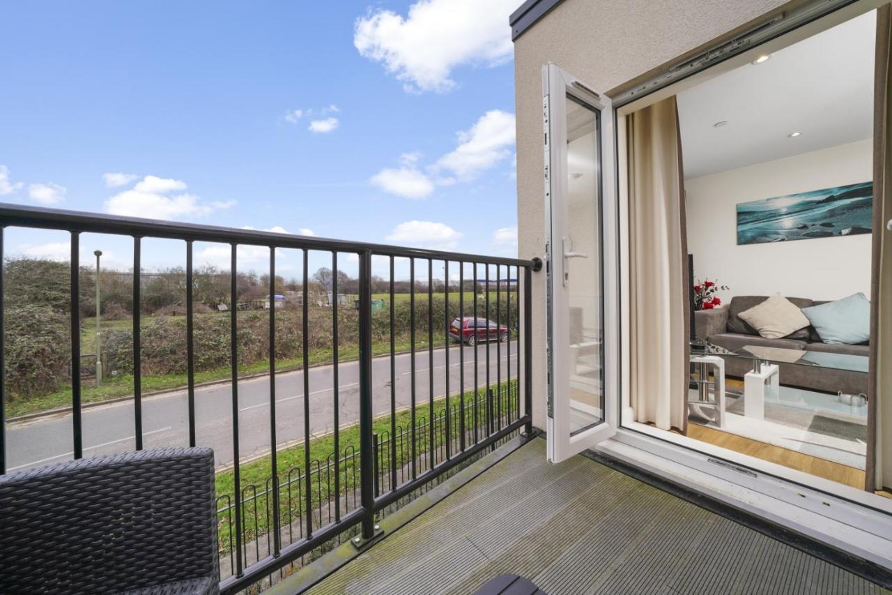 London Heathrow Living Serviced Apartments By Ferndale ستانويل المظهر الخارجي الصورة