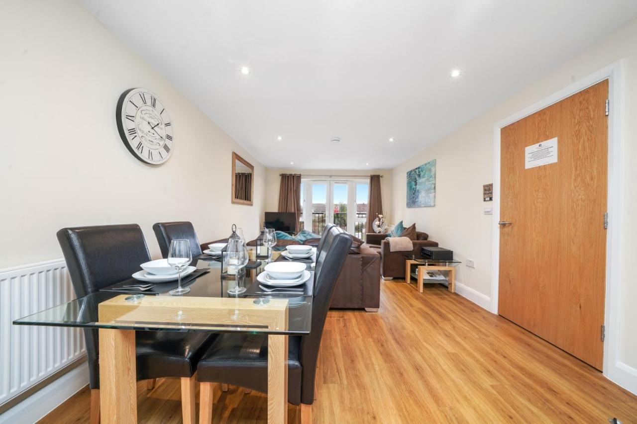 London Heathrow Living Serviced Apartments By Ferndale ستانويل المظهر الخارجي الصورة