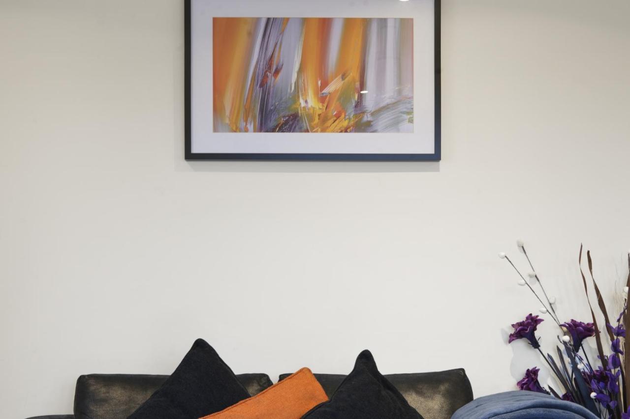 London Heathrow Living Serviced Apartments By Ferndale ستانويل المظهر الخارجي الصورة