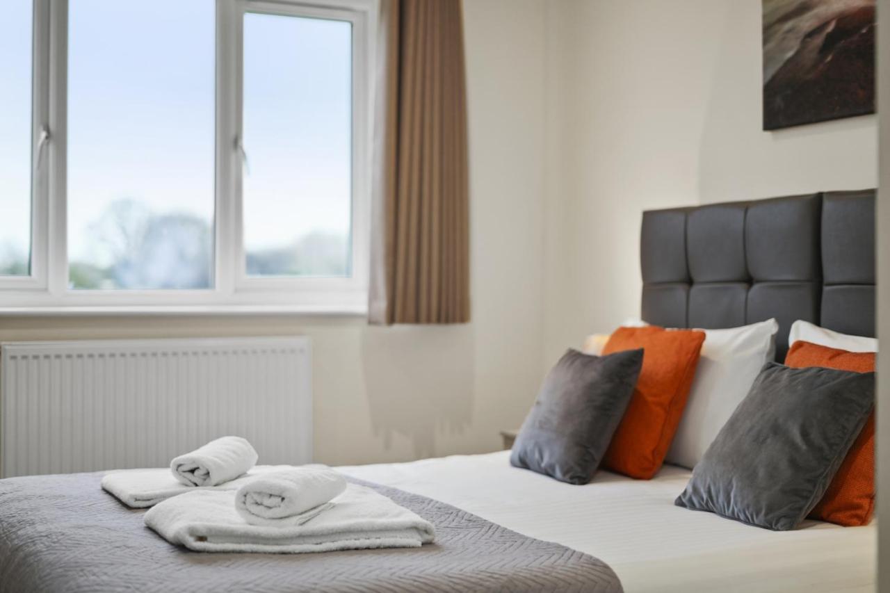 London Heathrow Living Serviced Apartments By Ferndale ستانويل المظهر الخارجي الصورة