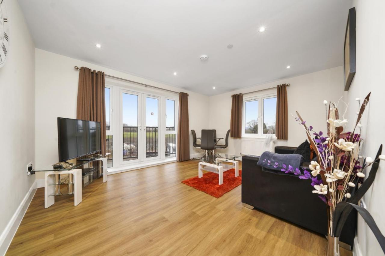 London Heathrow Living Serviced Apartments By Ferndale ستانويل المظهر الخارجي الصورة