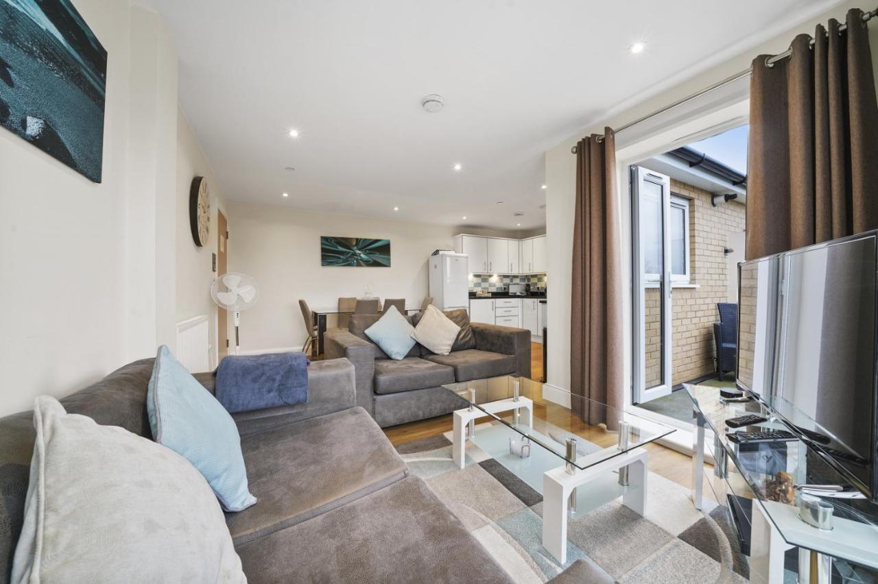 London Heathrow Living Serviced Apartments By Ferndale ستانويل المظهر الخارجي الصورة