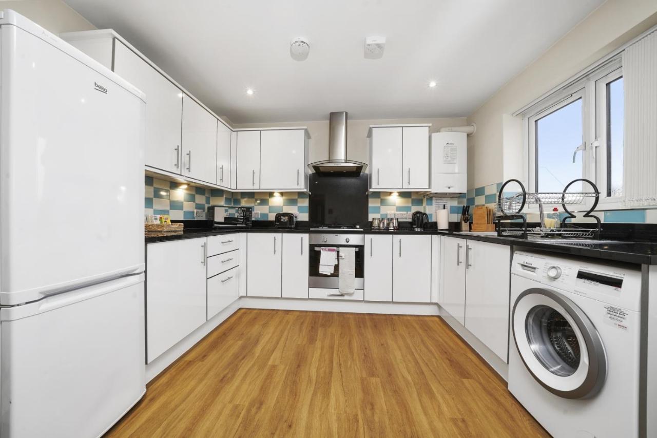 London Heathrow Living Serviced Apartments By Ferndale ستانويل المظهر الخارجي الصورة