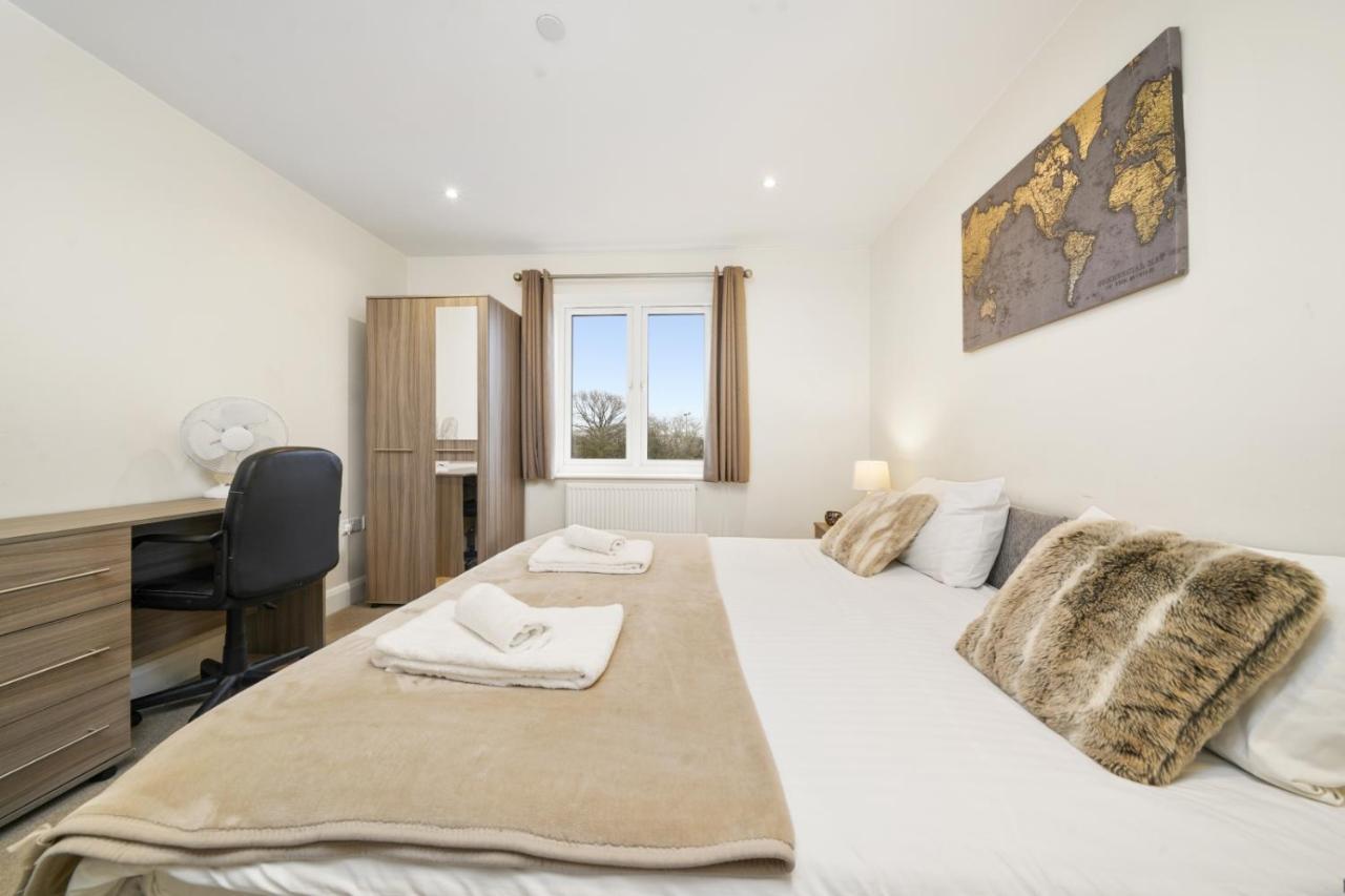 London Heathrow Living Serviced Apartments By Ferndale ستانويل المظهر الخارجي الصورة