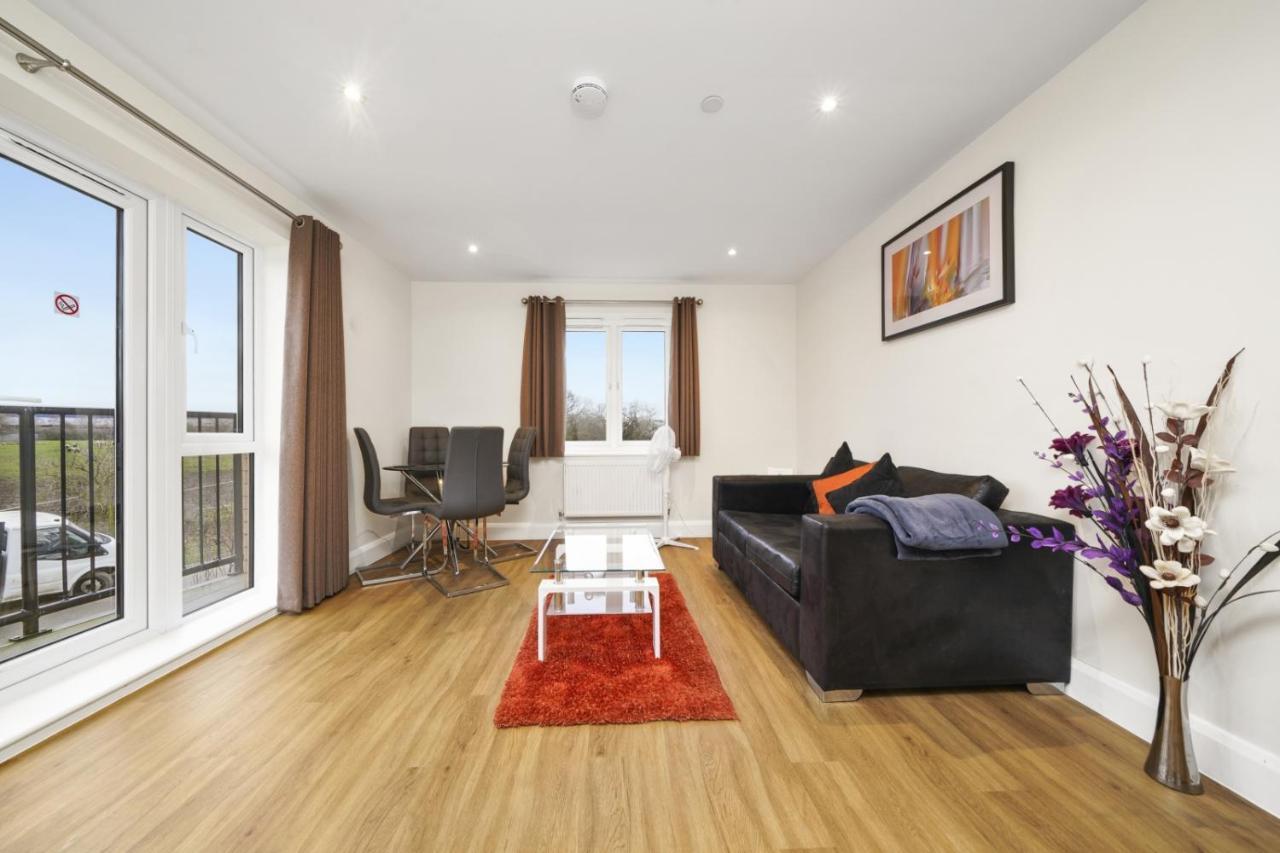 London Heathrow Living Serviced Apartments By Ferndale ستانويل المظهر الخارجي الصورة