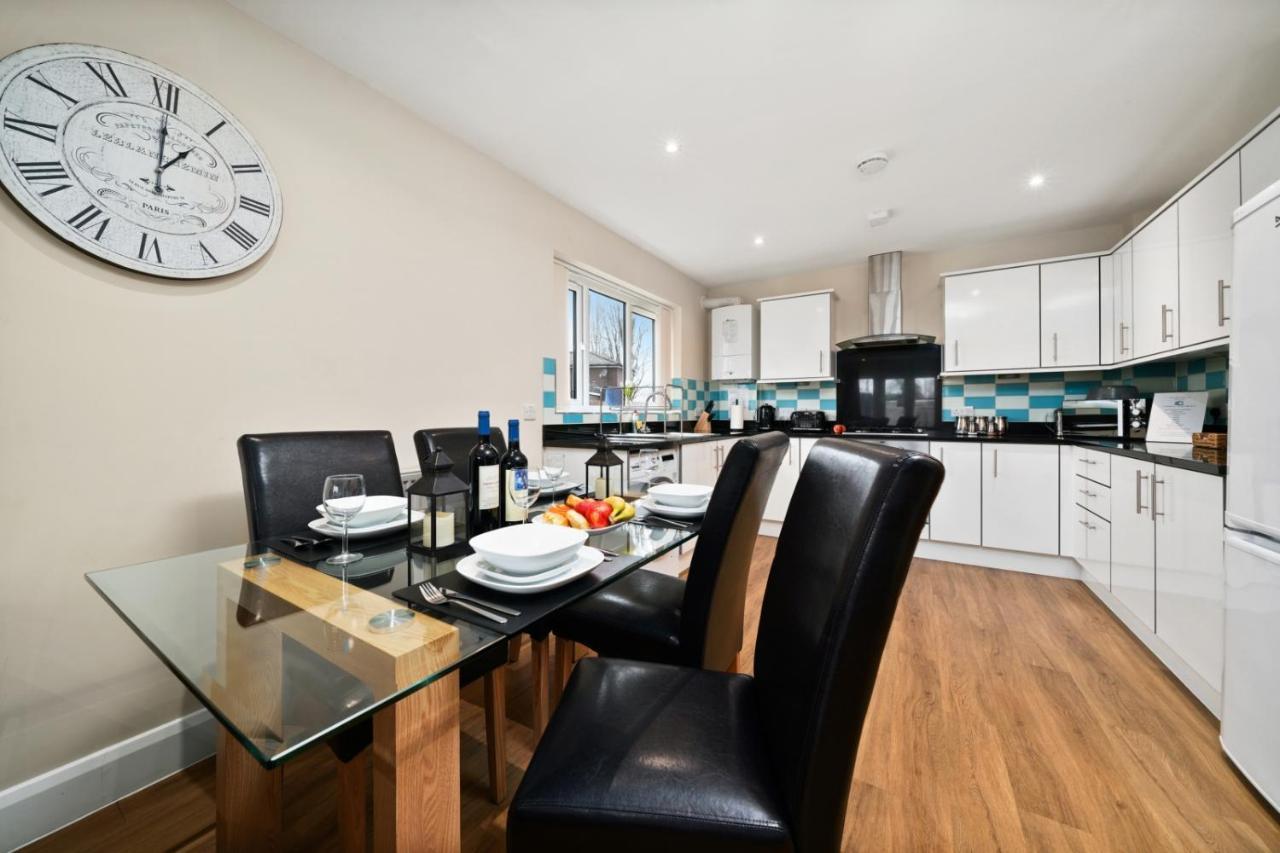 London Heathrow Living Serviced Apartments By Ferndale ستانويل المظهر الخارجي الصورة