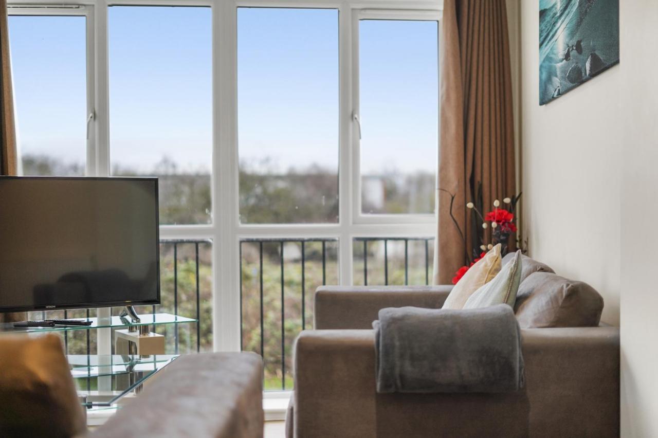 London Heathrow Living Serviced Apartments By Ferndale ستانويل المظهر الخارجي الصورة