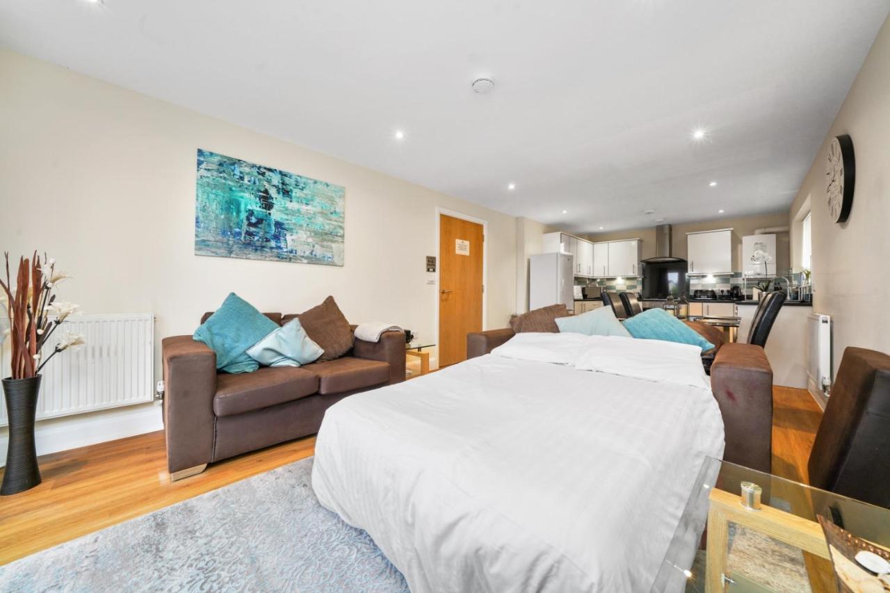 London Heathrow Living Serviced Apartments By Ferndale ستانويل المظهر الخارجي الصورة