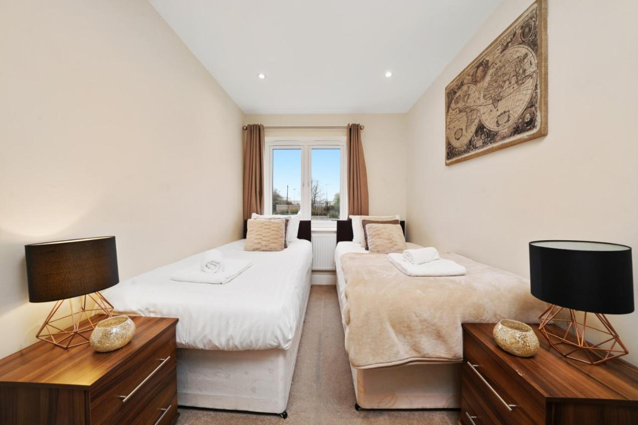 London Heathrow Living Serviced Apartments By Ferndale ستانويل المظهر الخارجي الصورة