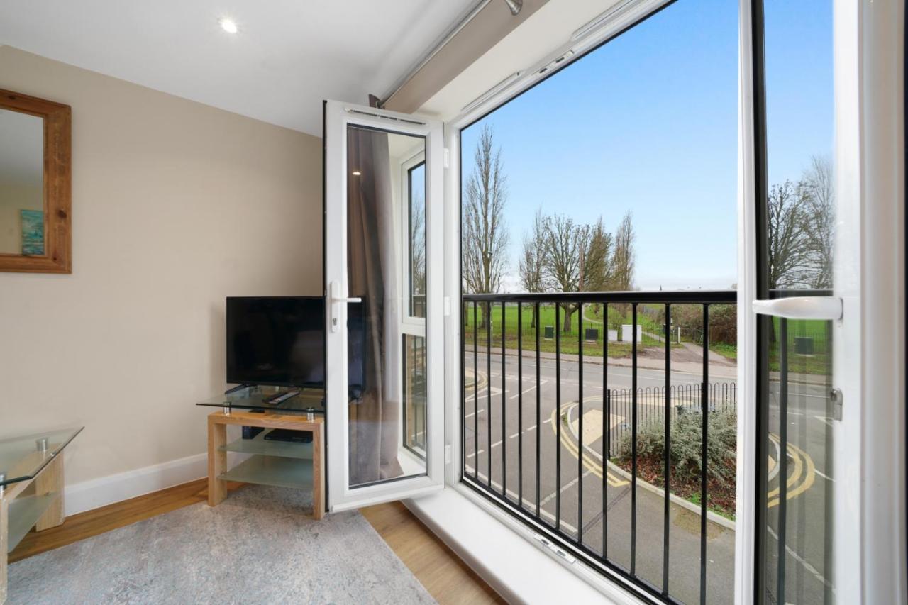 London Heathrow Living Serviced Apartments By Ferndale ستانويل المظهر الخارجي الصورة