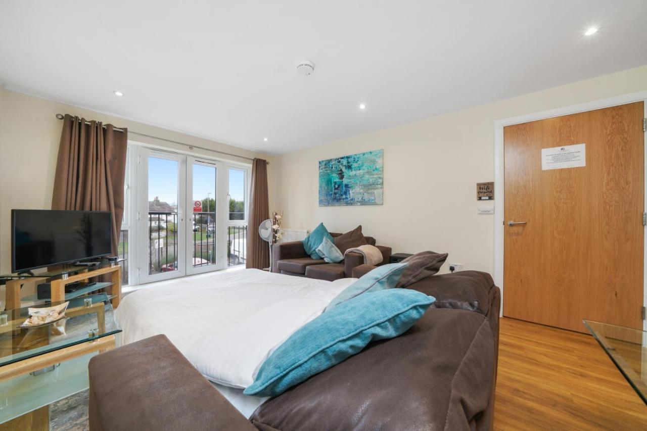 London Heathrow Living Serviced Apartments By Ferndale ستانويل المظهر الخارجي الصورة